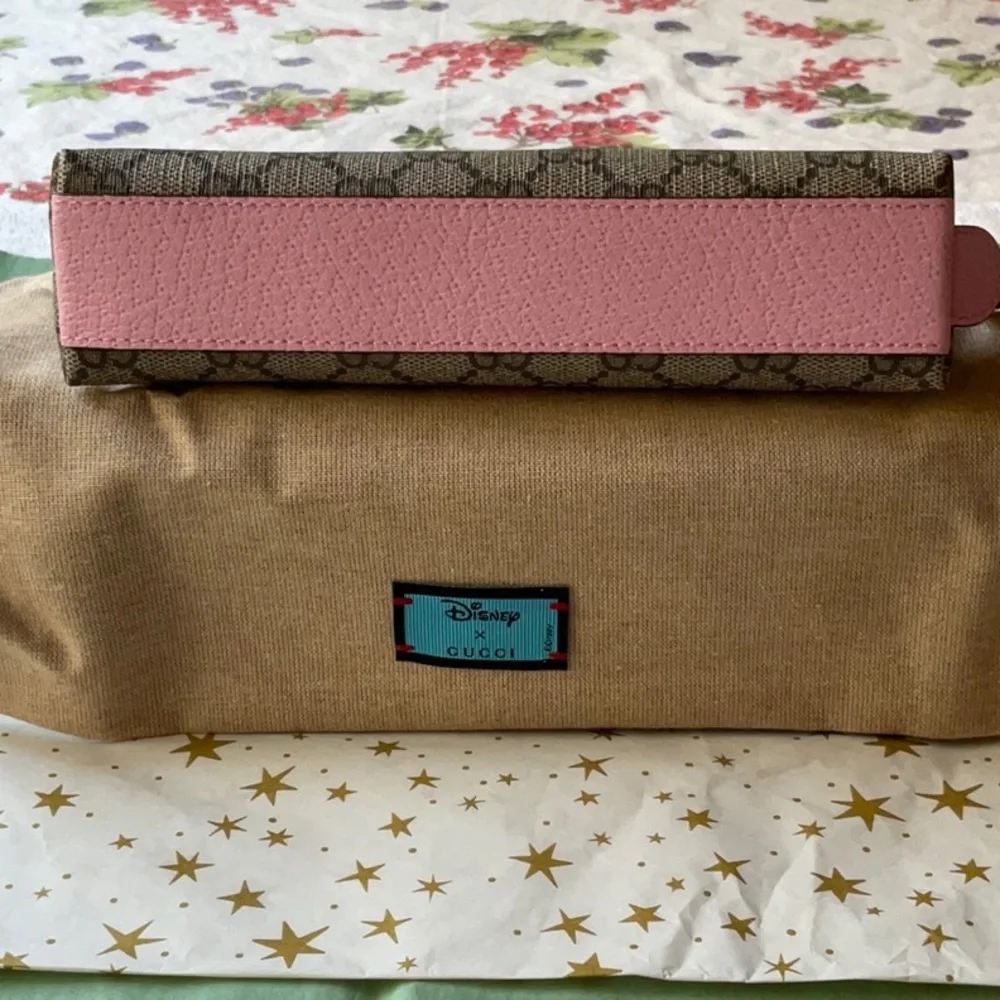 🎀🛍🎀  GUCCI X DISNEY DAISY DUCK PENCIL CASE 🎀🛍🎀 NWT 🎀🛍🎀